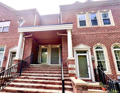 713 River Park Village Blvd, Northville, MI, 48167