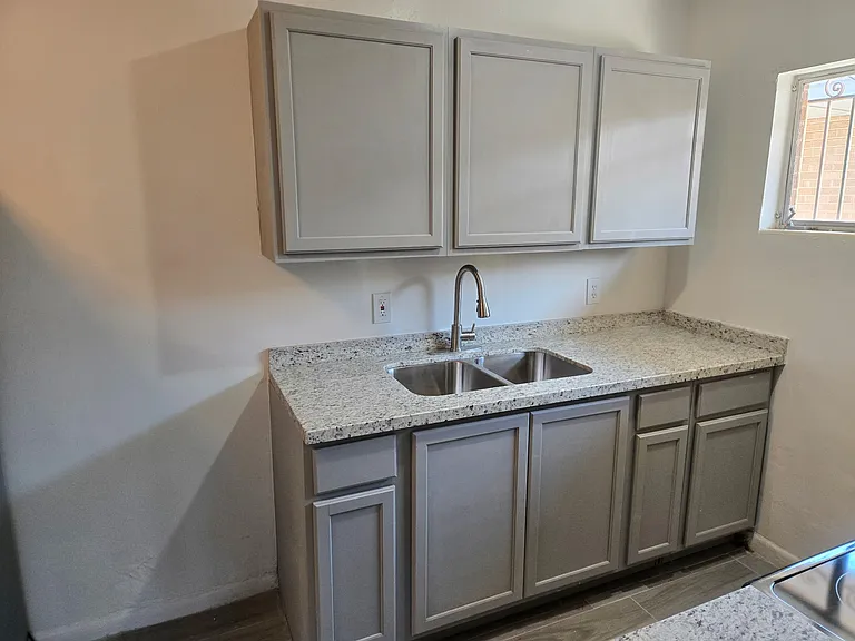 1501 N Oregon St #9 — Photo 7
