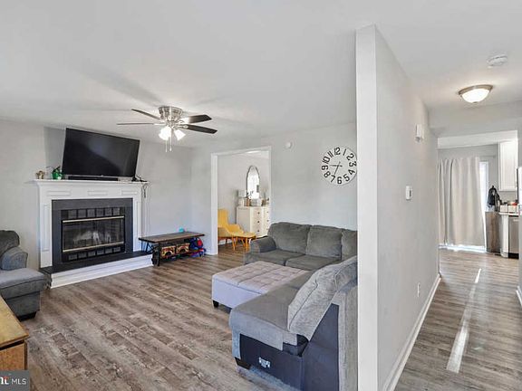 3rd image of 242 Sheffield Dr