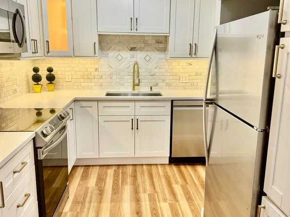 12 Timberwood Drive Unit 201, Goffstown, NH 03045