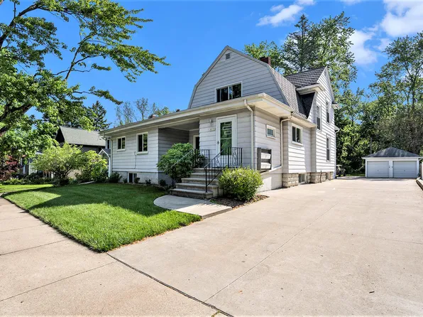 413 Madison St, Chelsea, MI 48118