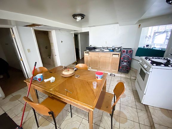 3rd image of 1409 N Leclaire Ave