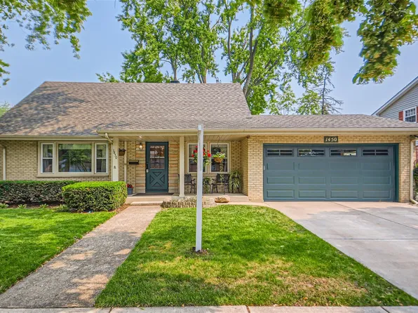 1450 Easy St, Elgin, IL 60123