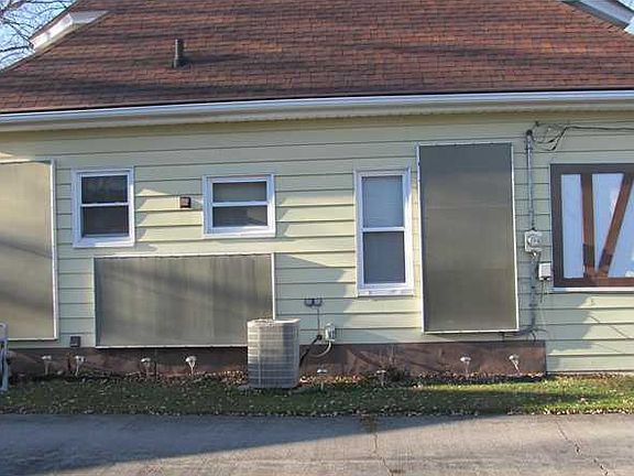 3rd image of 219 River St S