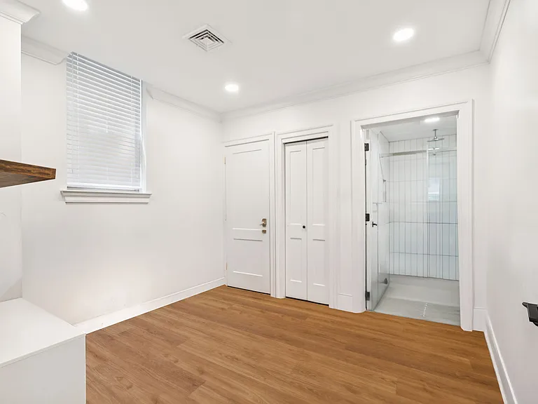 326 S 19th St #100 — Photo 13