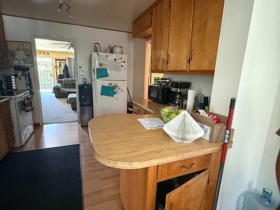 4th image of 372 Cottonwood Street