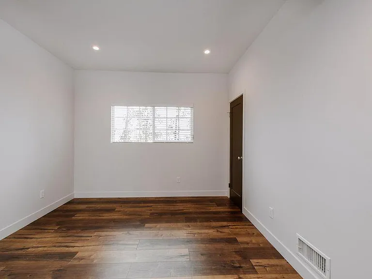 5257 San Vicente Blvd — Photo 10