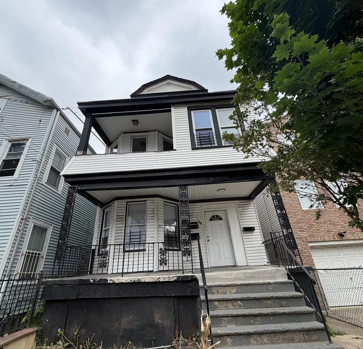 3 bed, $2,050 — Photo 1
