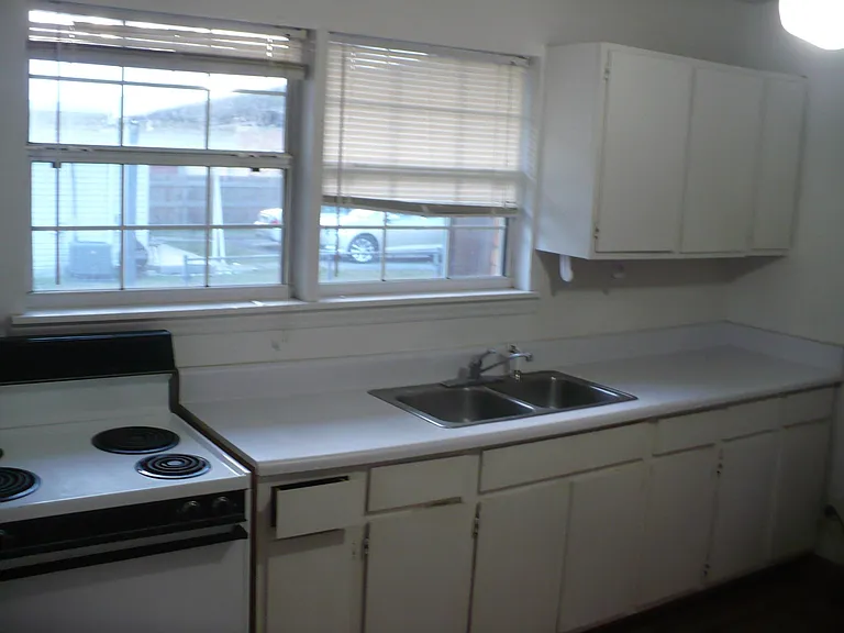 201 Clifton Dr #A — Photo 4