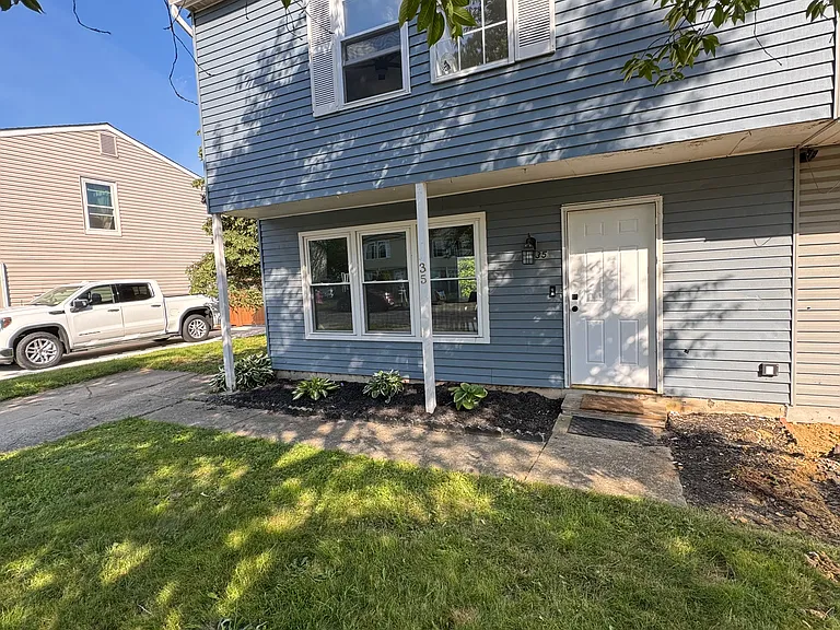 35 Farmhouse Rd — Photo 3