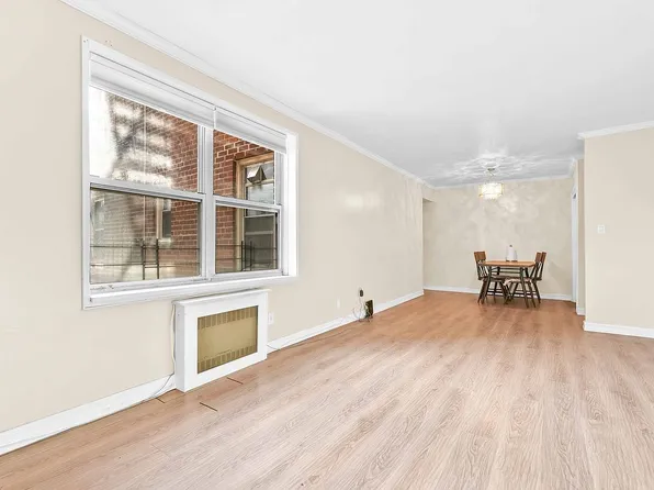 26-21 Union St #4F, Flushing, NY 11354