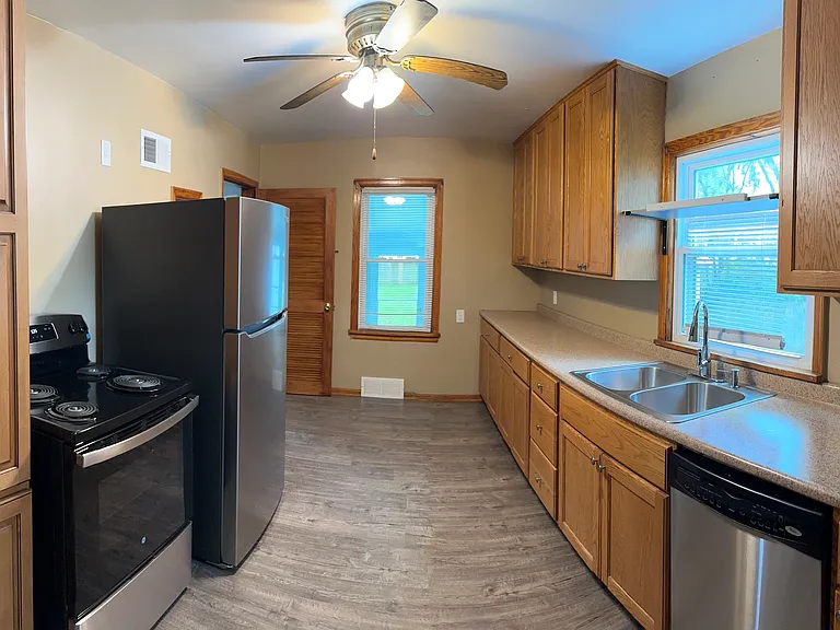3878 Crary Dr — Photo 12