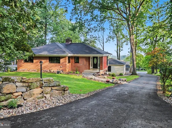 95 S Hills Dr, Hershey, PA 17033