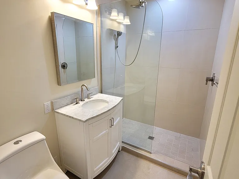 10218 Park Cir E #1 — Photo 4