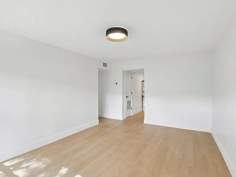 The Oaks Apartments — Photo 49