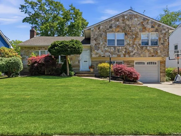 33 Pell Terrace, Garden City, NY 11530