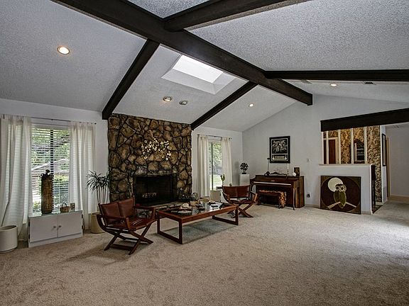 3rd image of 2925 Creekwood Dr S