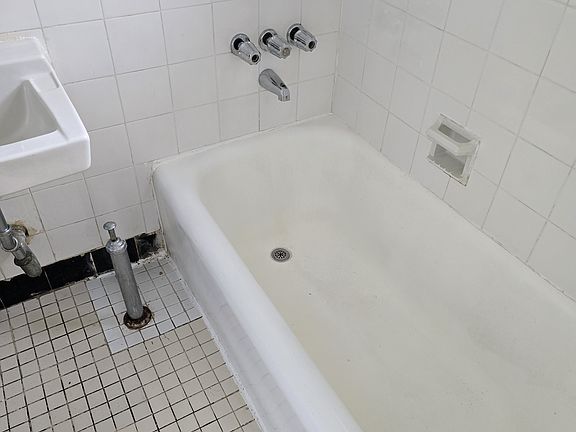 3rd image of 438 52nd St APT C6
