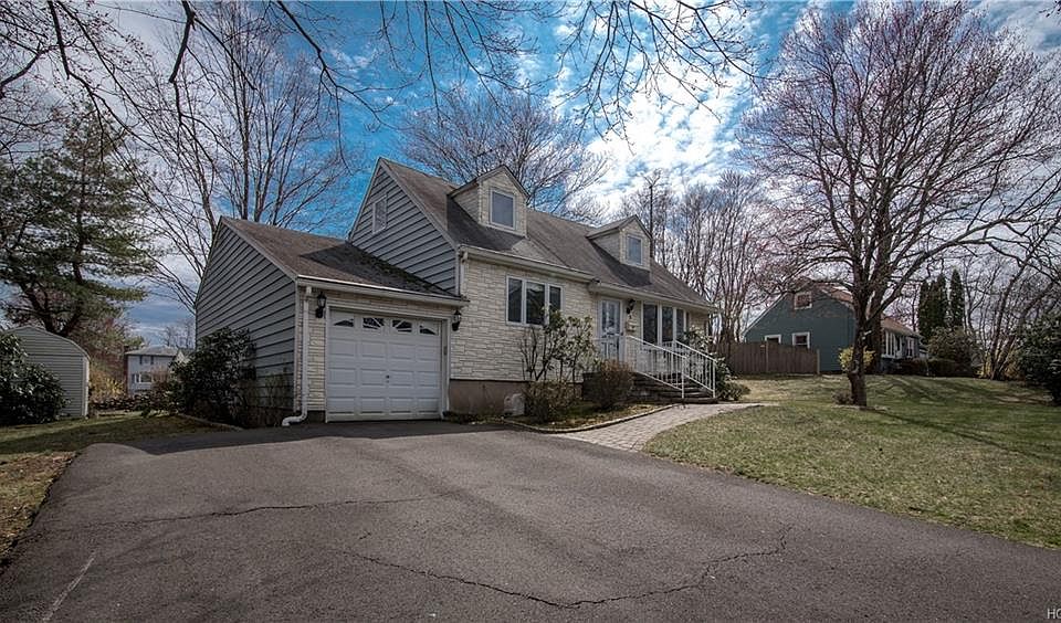 1st image of 9 Orchard Ln