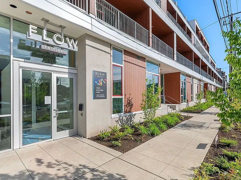 Flow Eastlake Apartments — Photo 27