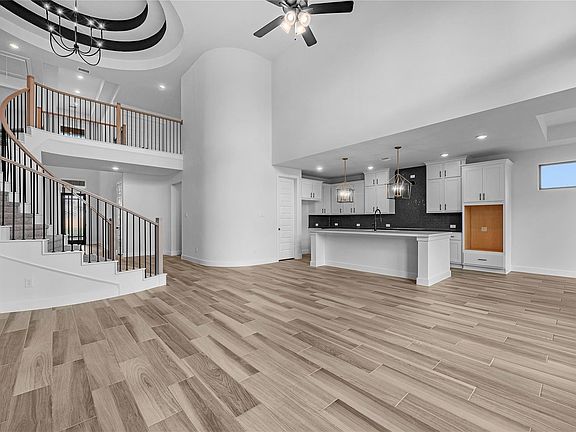 4th image of 615 Roland Ln