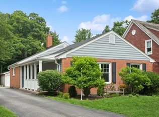 72 Atteridge Rd, Lake Forest, IL 60045