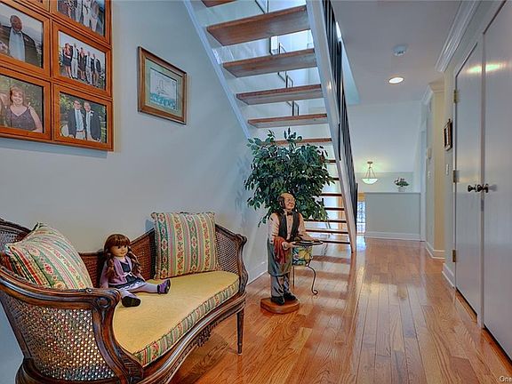 5th image of 49 Waterside Close