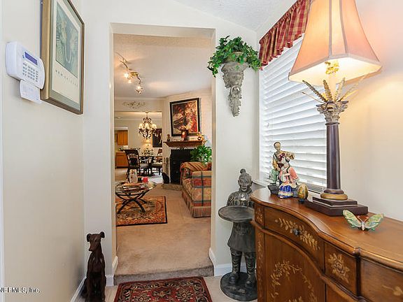 4th image of 4444 Putnam Ave