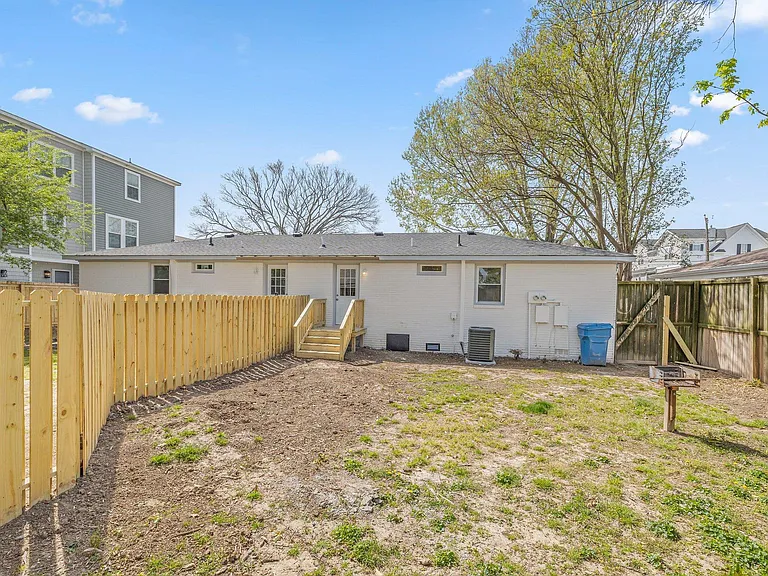 4268 Lee Ave — Photo 18