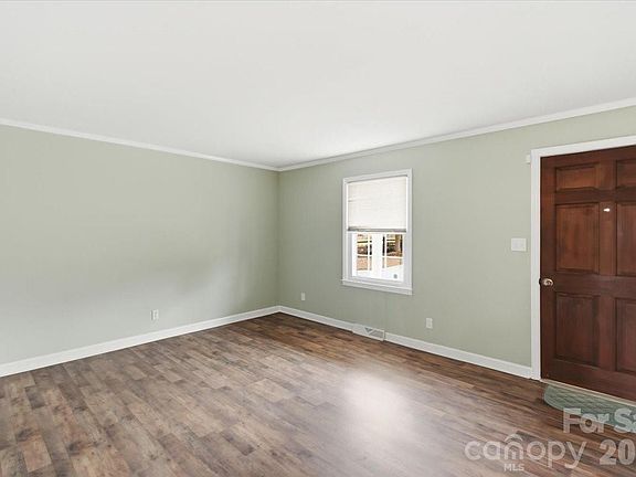 4th image of 747 Gibson Dr NW