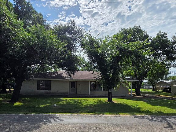2nd image of 204 Fordyce St