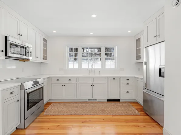 5 Spring St, Bowdoinham, ME 04008