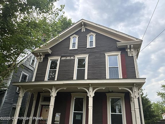 2nd image of 426 Louisa St
