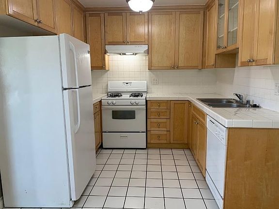 3rd image of 3810 Wade St APT 6