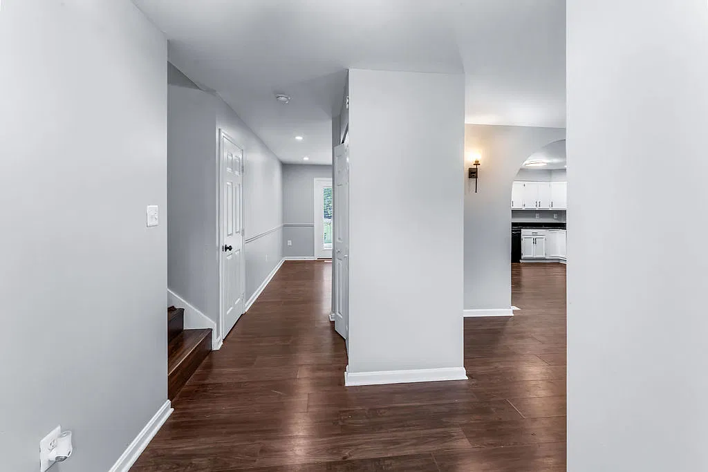 5 bed, 2828 sqft, $3,900 — Photo 4
