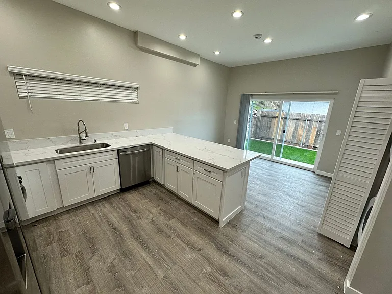 5128 Alumni Pl — Photo 2