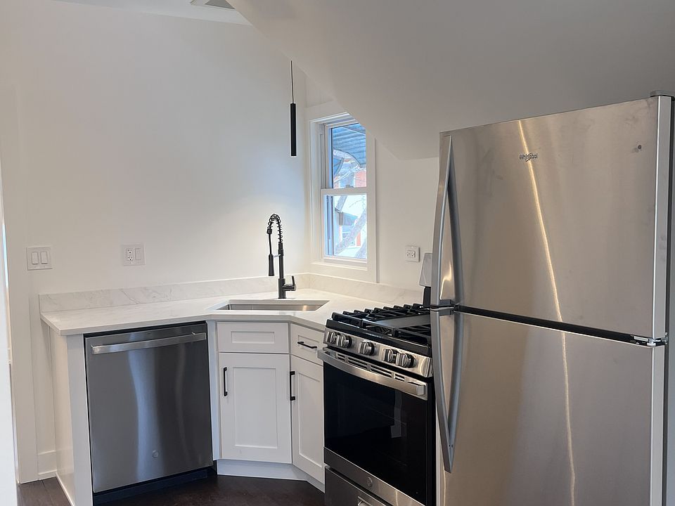 1st image of 1044 S Grove Ave #C