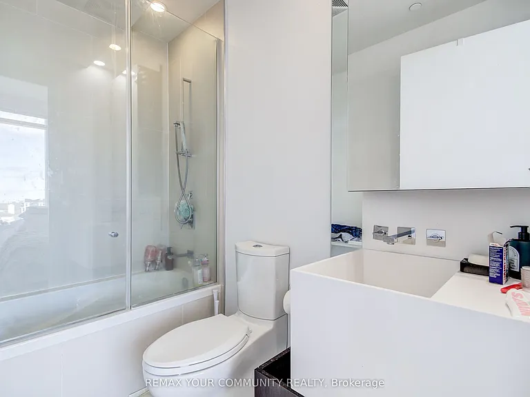 1 Bloor St E #2504 — Photo 12