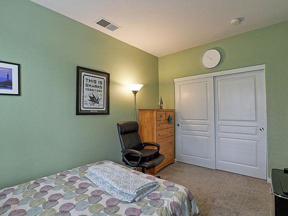 3rd image of 542 Manzana St