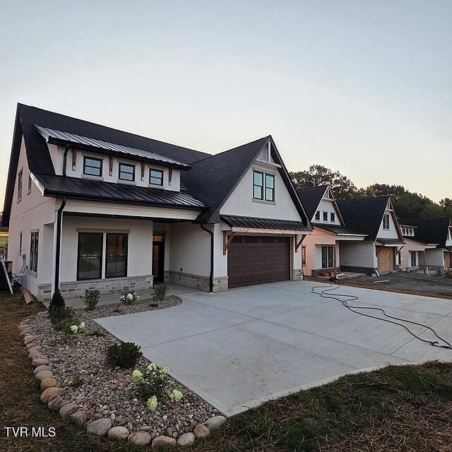 808 Country Club Ct — Johnson City Country Club