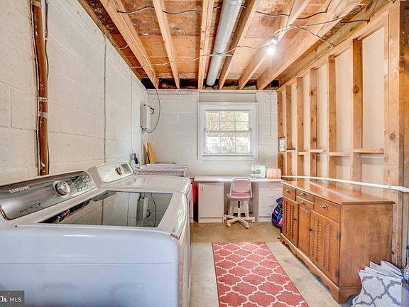 4th image of 8610 Canterbury Dr