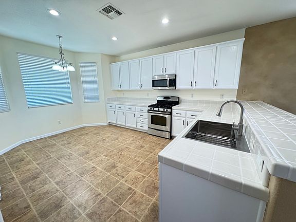 3rd image of 1403 Bamboo St