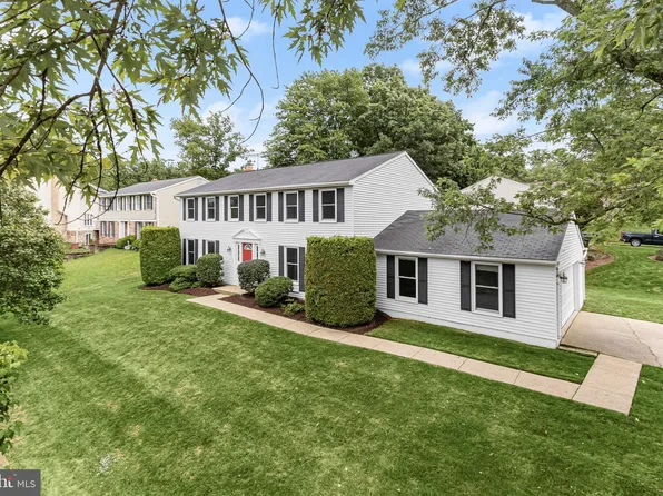 12809 Golden Oak Dr, Laurel, MD 20708