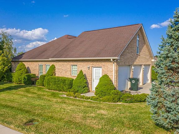 2nd image of 596 Kensington Dr