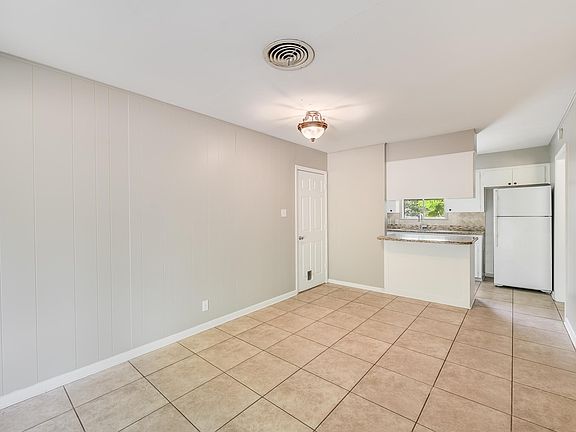 5th image of 2508 Little John Ln