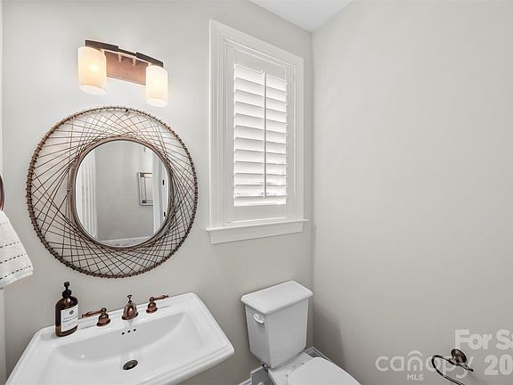 5th image of 8624 Robbins Crescent Dr