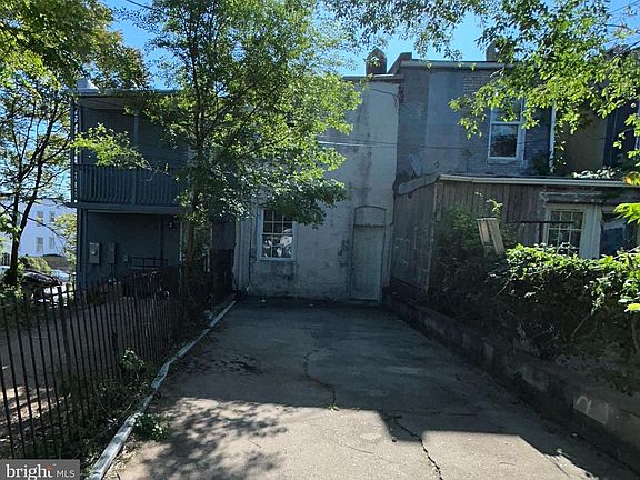 3rd image of 1108 N Dukeland St