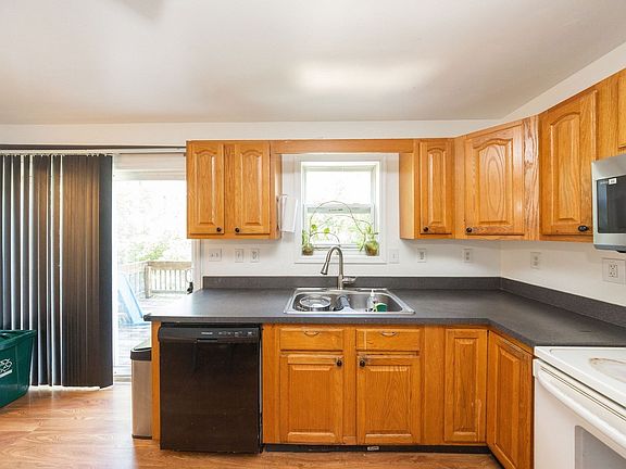 3rd image of 14 Sherburne Ave