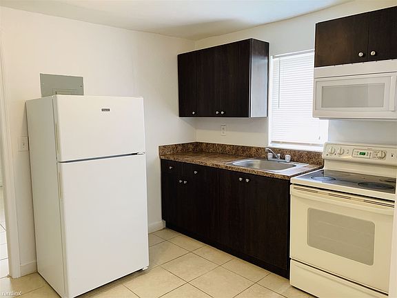 3rd image of 719 NE 86th St #10532747