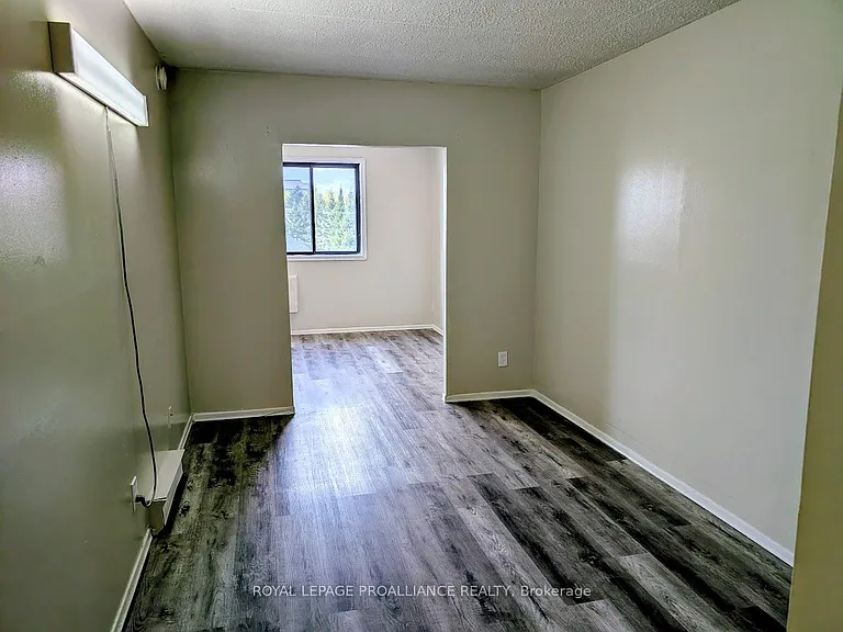 1837 Lansdowne St W #27 — Photo 7
